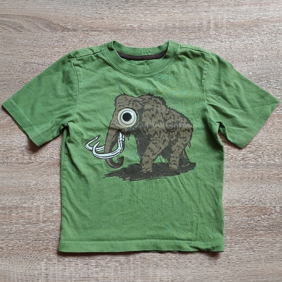 2010 (v)guc Crazy 8 Wooly Mamouth tee - Picture 2 of 9